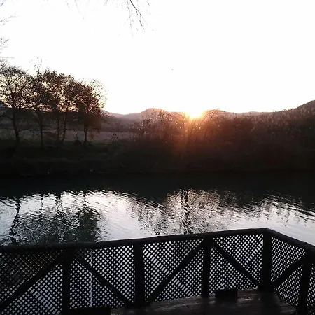 Vi̇ra Bungalow *